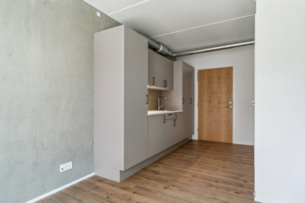 B2B Studio One Empty Apartment 3